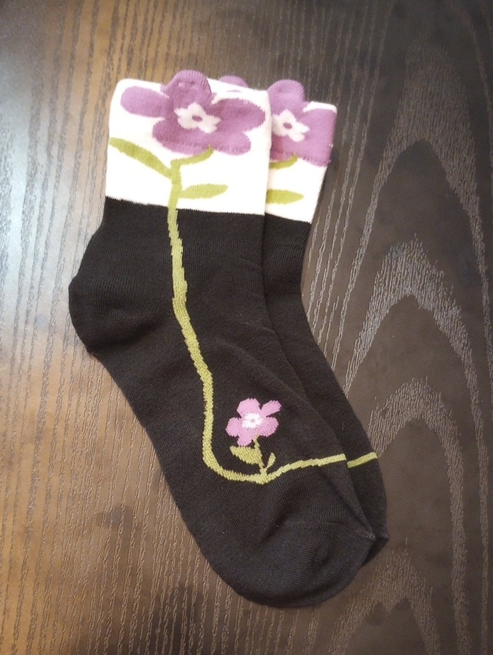 Black White Purple Floral 90% Cotton Novelty Crew Ankle Socks Cottagecore